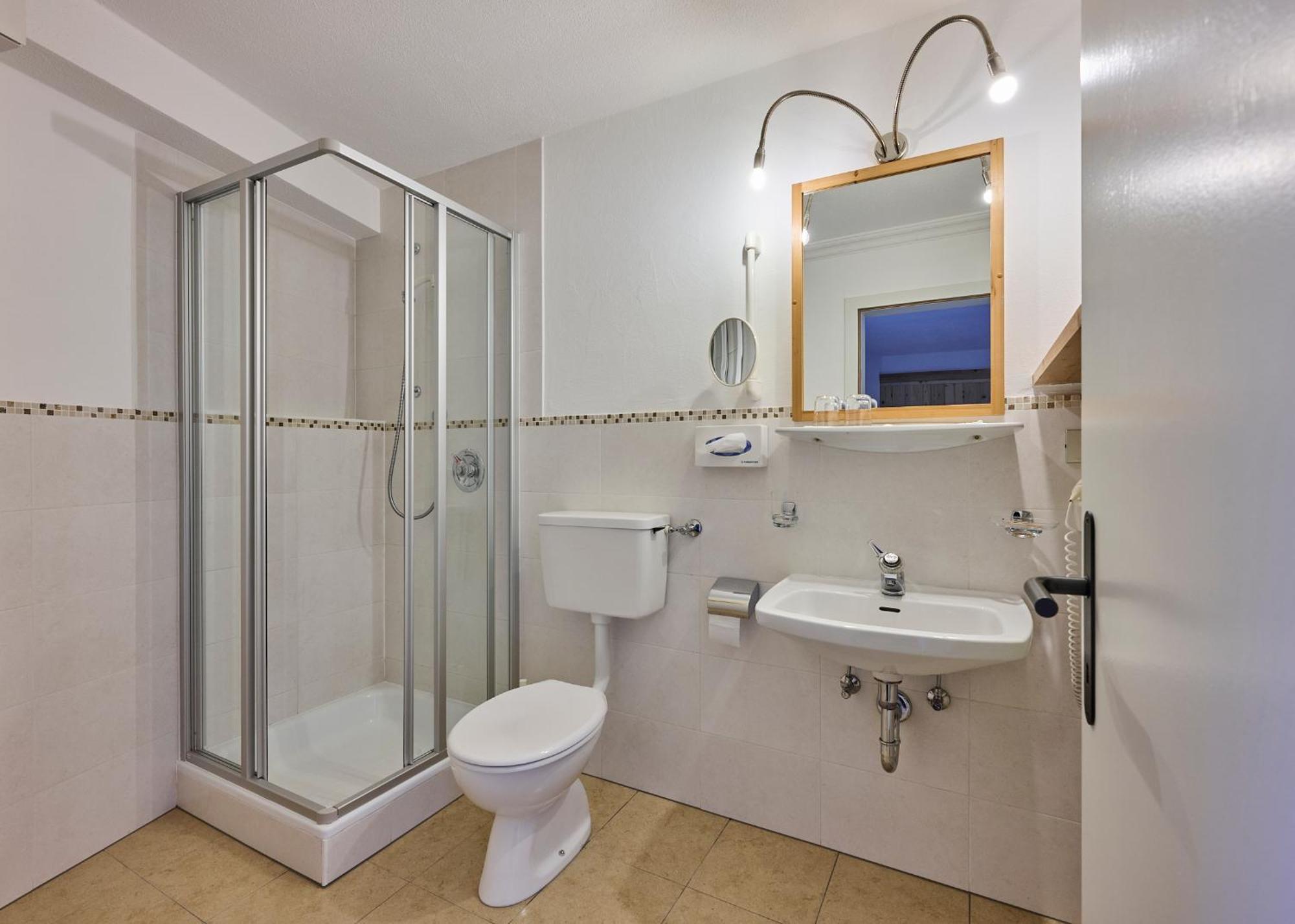Hotel Haus Tirol 2*