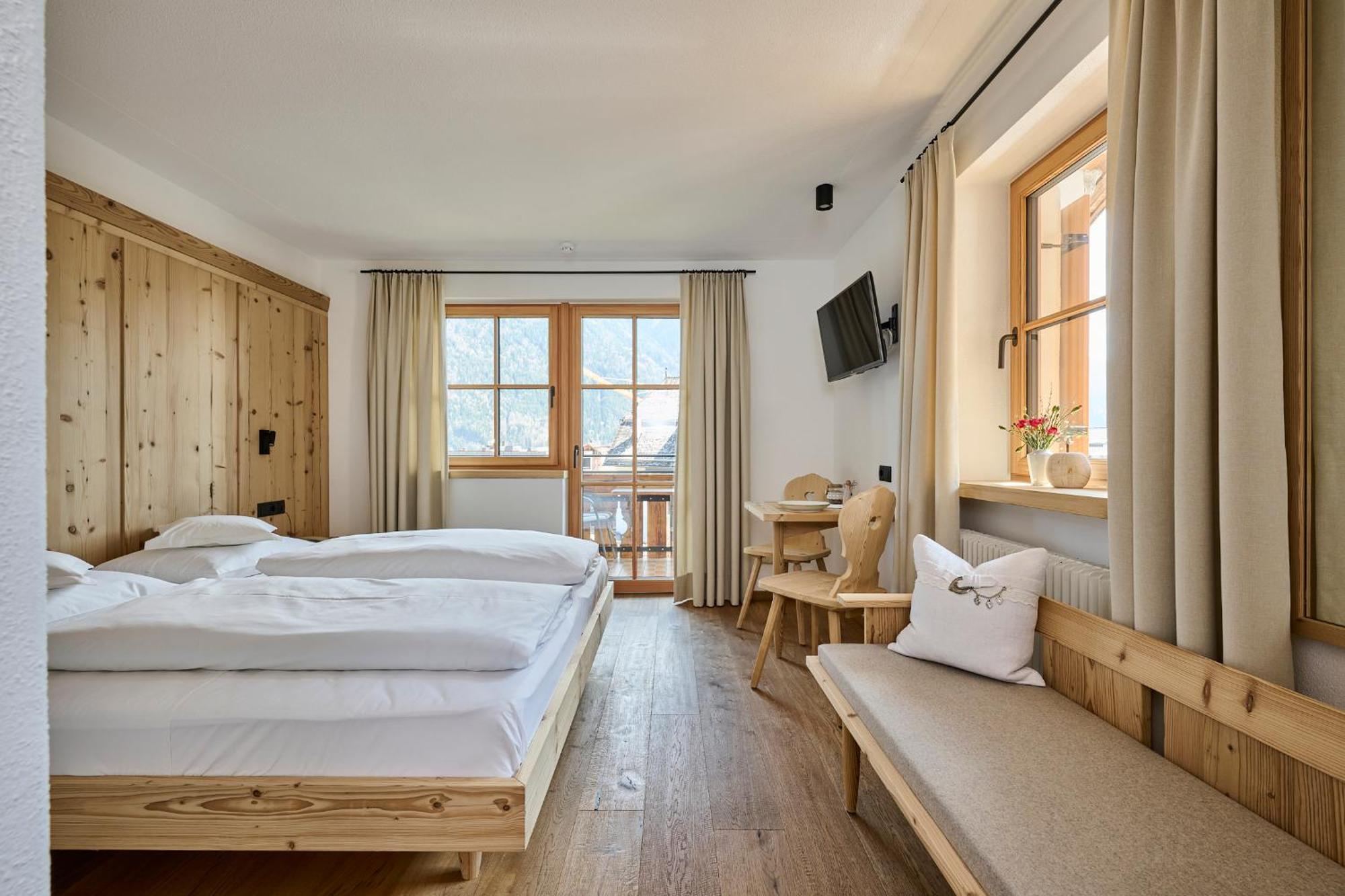 Hotel Haus Tirol 2*