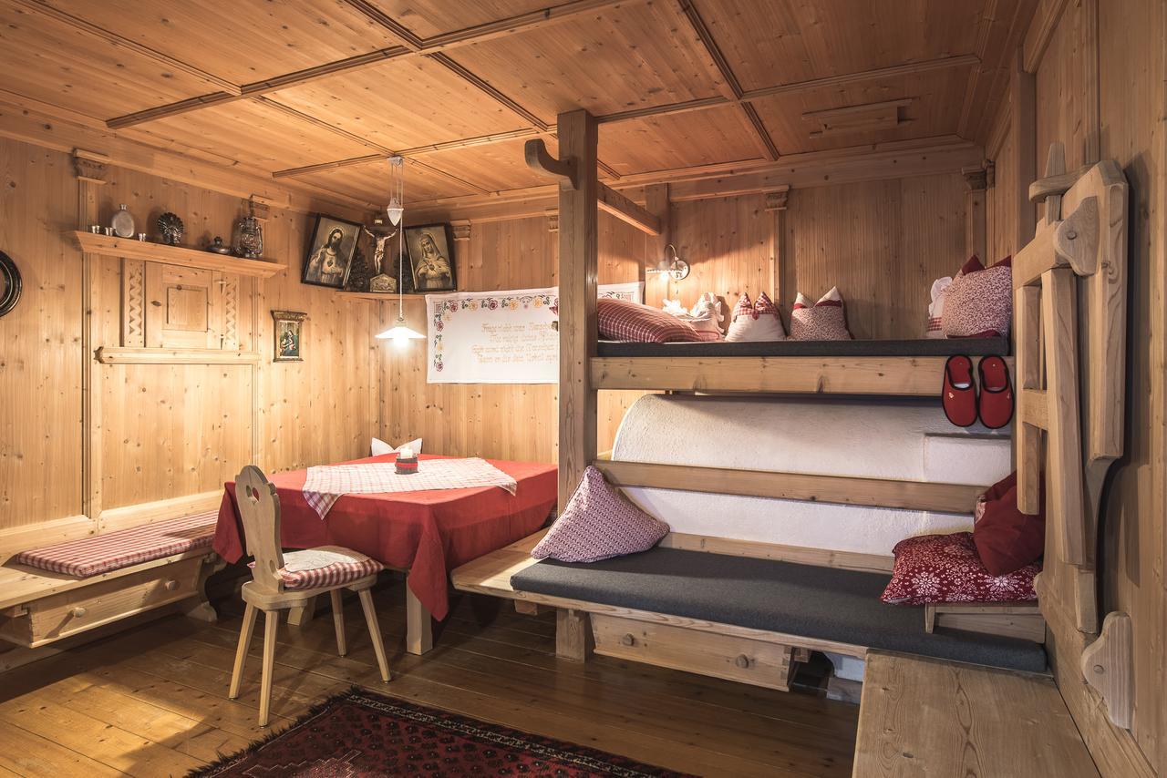Hotel Haus Tirol 2*